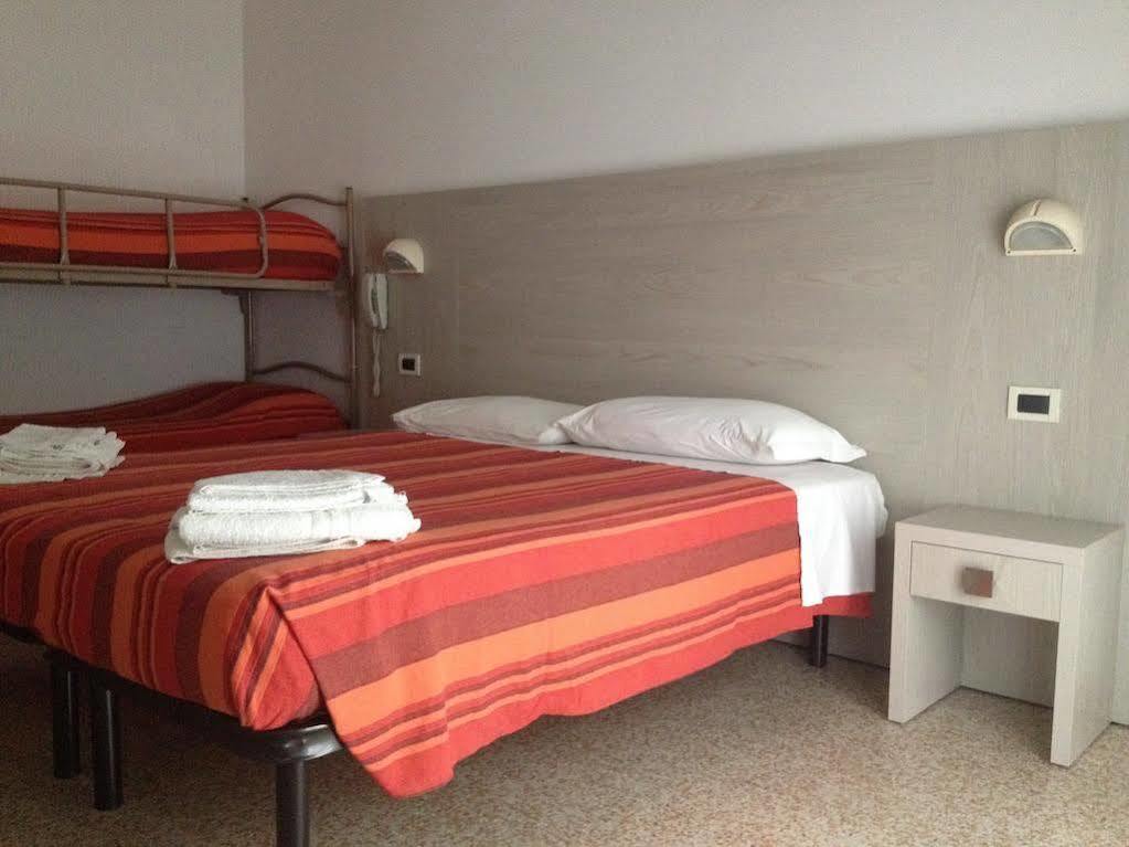Hotel Luana Ρίμινι Εξωτερικό φωτογραφία