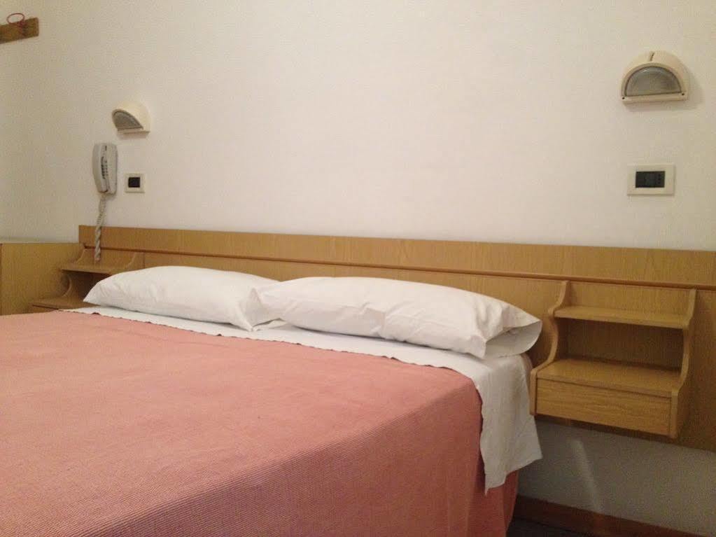 Hotel Luana Ρίμινι Εξωτερικό φωτογραφία