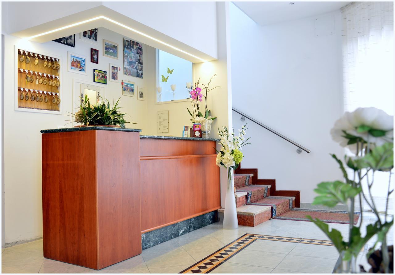 Hotel Luana Ρίμινι Εξωτερικό φωτογραφία