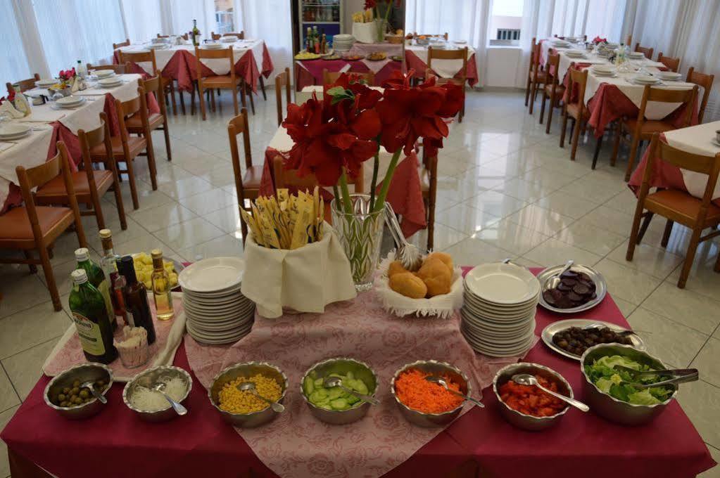 Hotel Luana Ρίμινι Εξωτερικό φωτογραφία