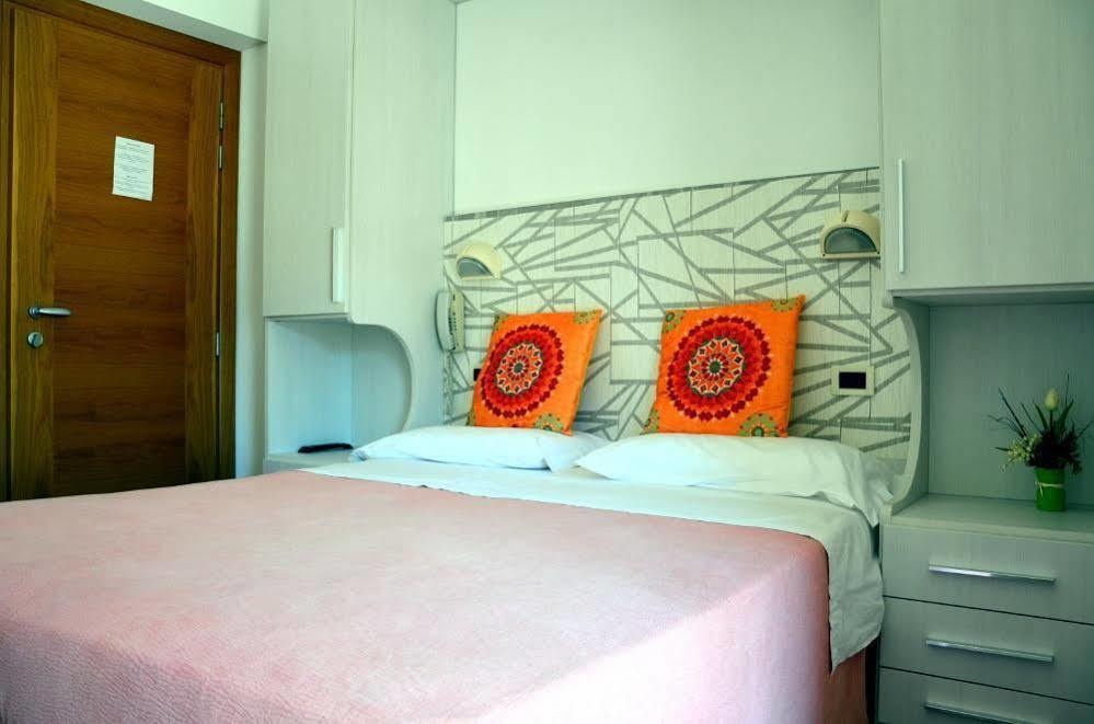 Hotel Luana Ρίμινι Εξωτερικό φωτογραφία
